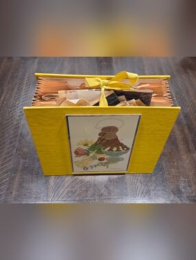 Vintage Recipe Folder With Hundreds Of Newspapers and Magazine Items(70s, 80s)